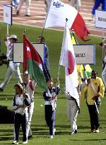 Takahashi carries Japan's flag at Sydney Olympics closing ceremo